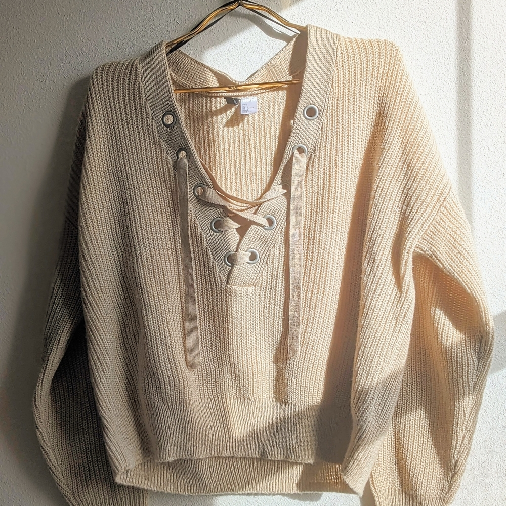 H&M Cozy Beige/Cream lace-up knit Sweater sz Large L
